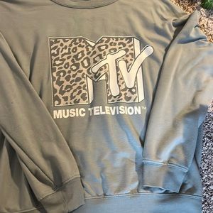 This is a really comfortable shirt I only wore it once because I grew out of it.